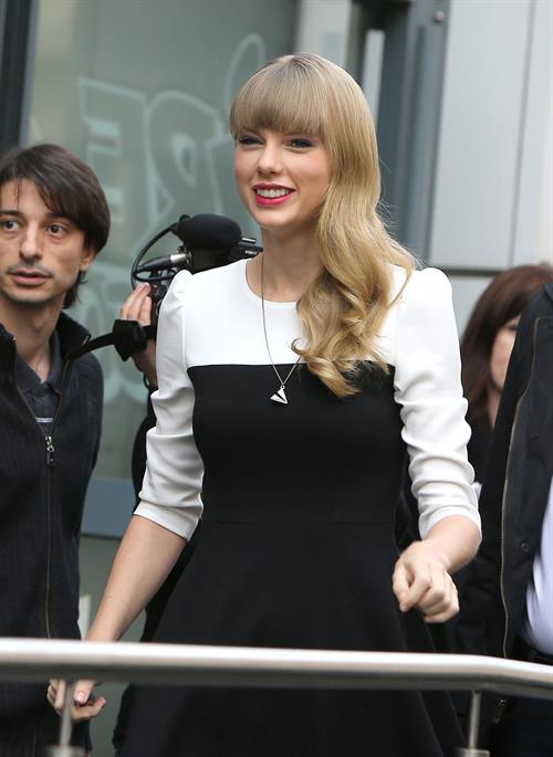 Taylor Swift NRJ radio station in Paris 11/8/12