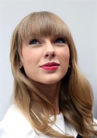 Taylor Swift NRJ radio station in Paris 11/8/12