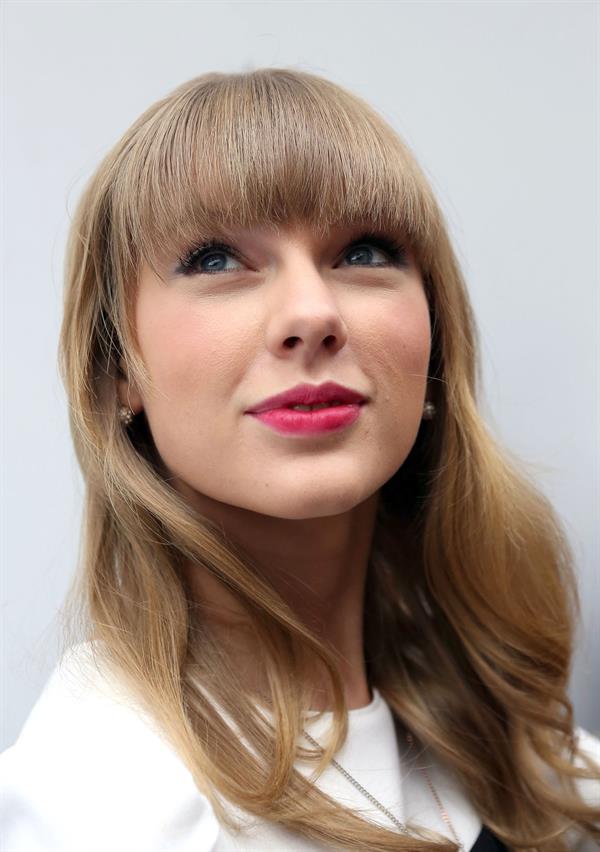 Taylor Swift NRJ radio station in Paris 11/8/12