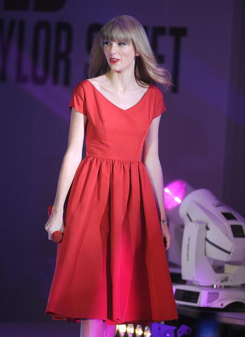 Taylor Swift at Westfield Mall in London 11/6/12