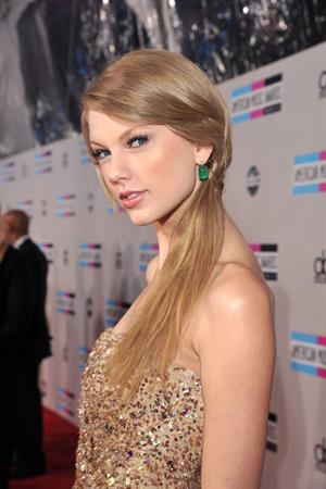 Taylor Swift 39th Annual American Music Awards in Los Angeles November 20, 2011  