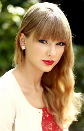 Taylor Swift - Matt Sayles portrait session in Beverly Hills on October 17, 2012