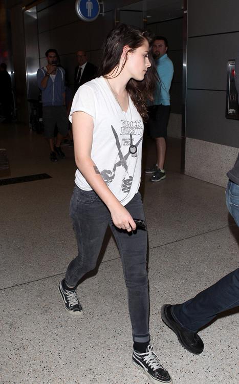 Kristen Stewart – Los Angeles airport arrival 10/4/13  