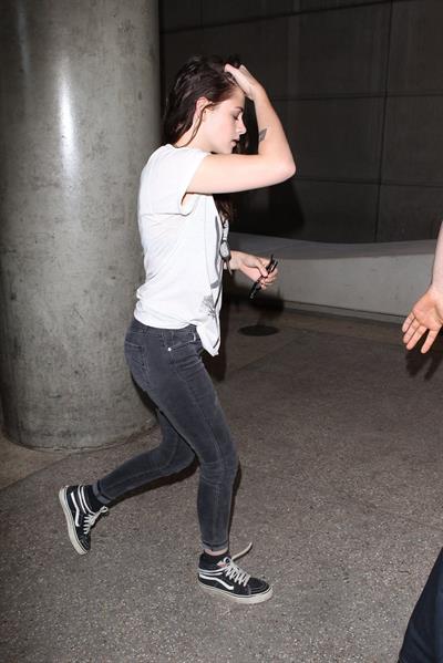Kristen Stewart – Los Angeles airport arrival 10/4/13  