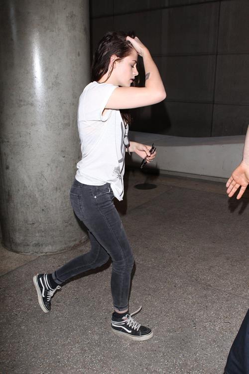 Kristen Stewart – Los Angeles airport arrival 10/4/13  