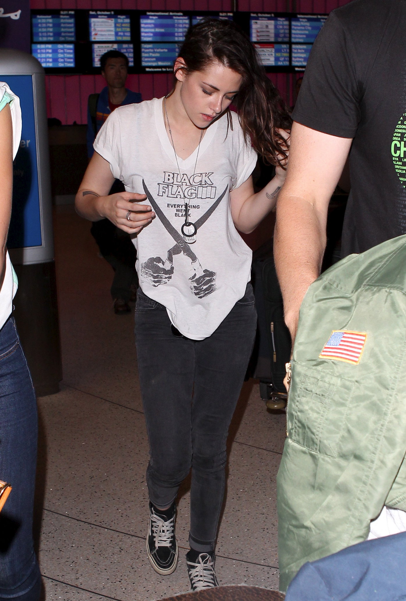 Kristen Stewart Pictures Kristen Stewart – Los Angeles airport arrival 10/4/13