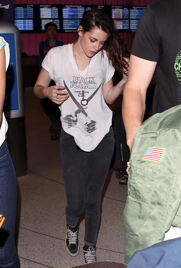 Kristen Stewart – Los Angeles airport arrival 10/4/13  