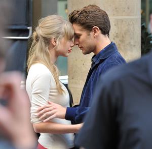 Taylor Swift films music video for ‘Begin Again’ in Paris 10/1/12 