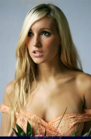 Corinna Pictures Ariella in Flowers for Body and Mind