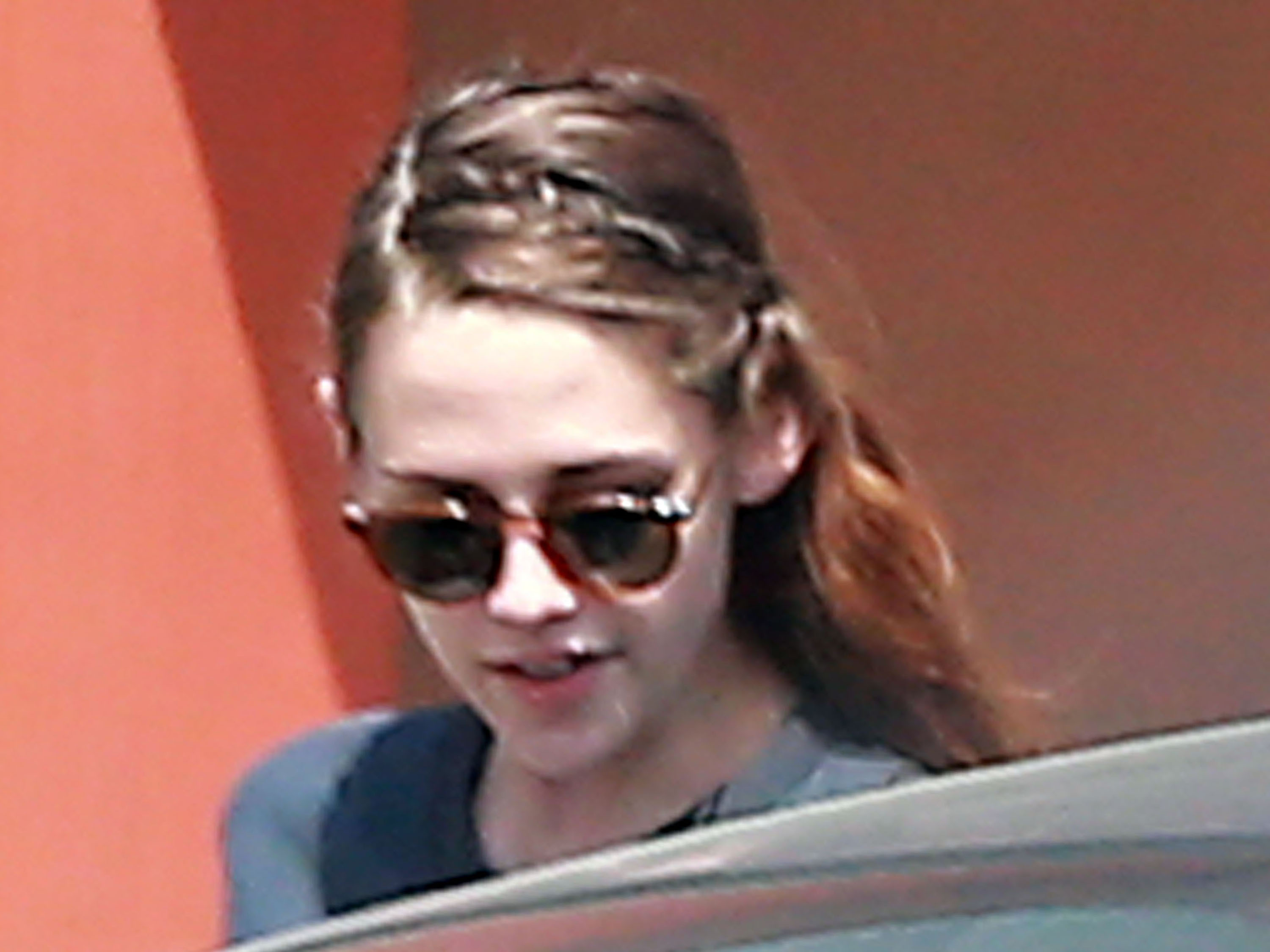 Kristen Stewart Pictures Kristen Stewart out in Los Feliz 6/7/13