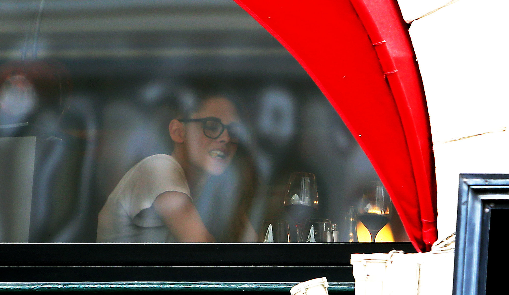 Kristen Stewart at Restaurant Le Castiglione in Paris (July 4, 2013) 