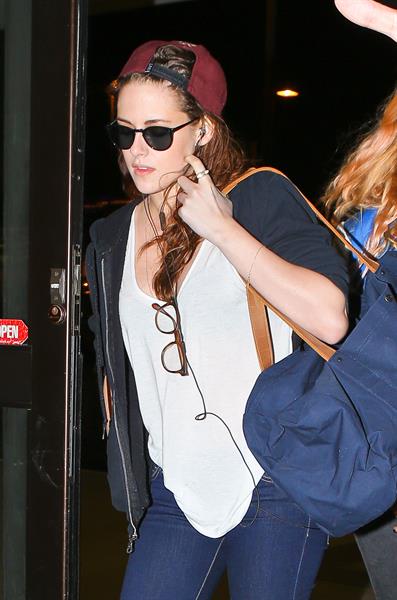 Kristen Stewart at Los Angeles Airport 12/27/12 