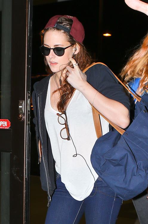 Kristen Stewart at Los Angeles Airport 12/27/12 