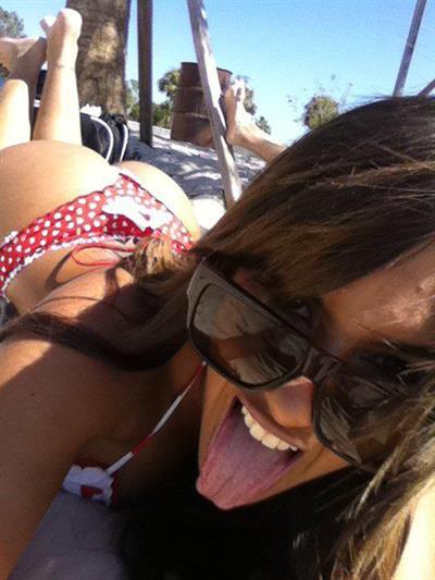 Claudia Sampedro in a bikini taking a selfie