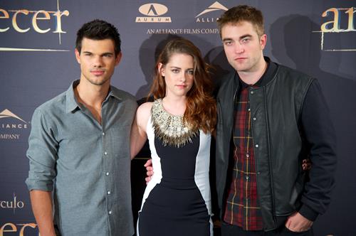 Kristen Stewart Pictures The Twilight Saga Breaking Dawn Part 2 Photocall in Madrid November 15, 2012 Gal Nu