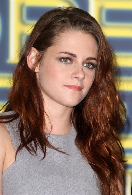 Kristen Stewart at Hollywood Foreign Press Association's Cecil B. Demille Award presentation in Beverly Hills 11/1/12
