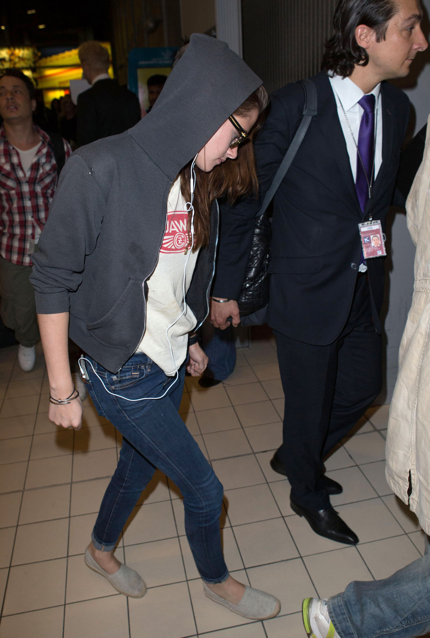 Kristen Stewart at Roissy Charles de Gaulle airport Paris 9/26/12