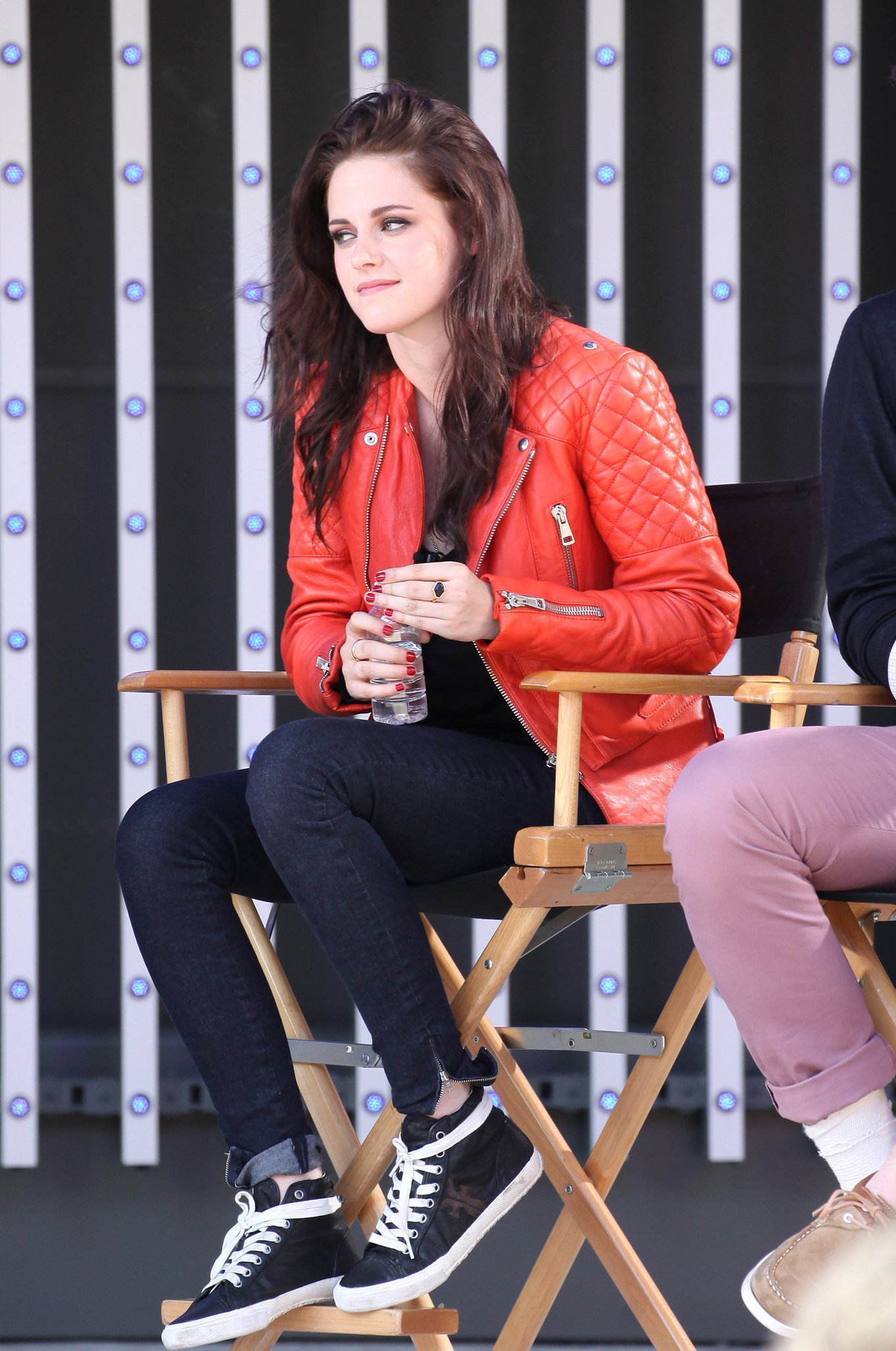 Kristen Stewart - MTV's  Snow White & the Huntsman  Sneak Peek at Universal Citywalk (May 29, 2012)