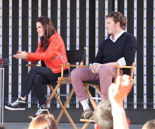 Kristen Stewart - MTV's  Snow White & the Huntsman  Sneak Peek at Universal Citywalk (May 29, 2012)
