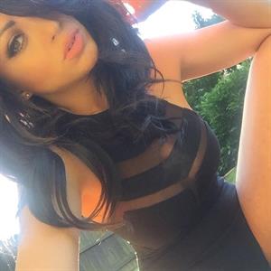 Jessica Vaugn taking a selfie