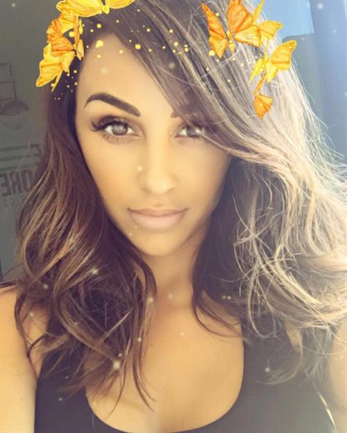 Ana Cheri taking a selfie