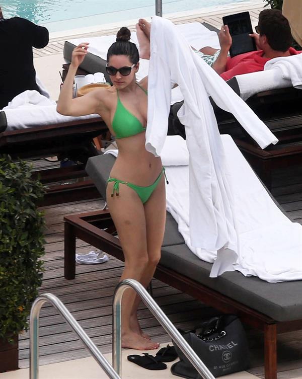 Kelly Brook bikini candids by the pool in Miami 2/1/13 