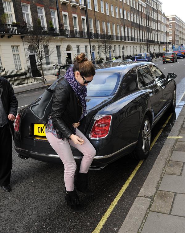 Kelly Brook Arriving home in London - Feb 6, 2013 