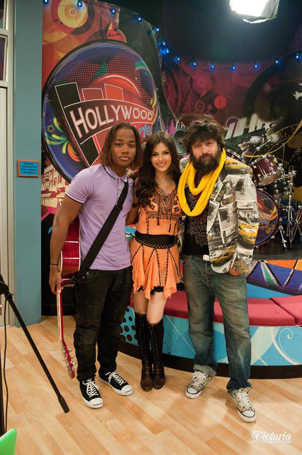 Victoria Justice Victorious S3-E22 'The Bad Roommate' stills 