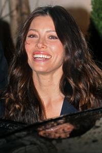 Jessica Biel hotel in London 01-12-11 