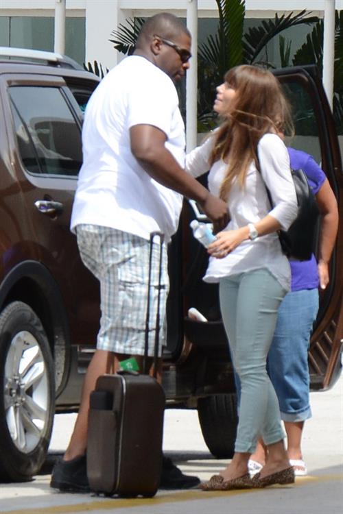 Jessica Biel saying goodbye to her bodyguard in Puerto Rico August 11, 2012