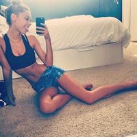 Alexis Ren taking a selfie