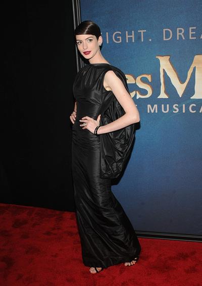 Anne Hathaway Les Miserables NY Premiere December 10-2012 