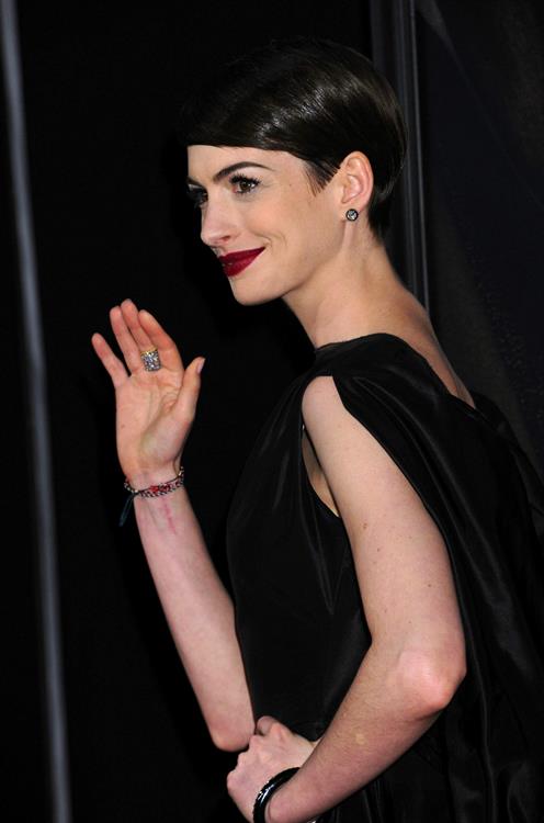 Anne Hathaway Les Miserables NY Premiere December 10-2012 