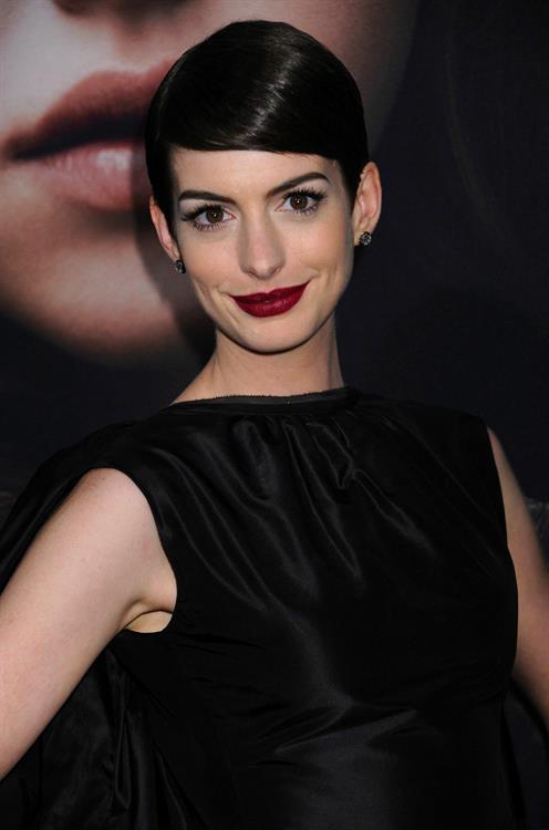 Anne Hathaway Les Miserables NY Premiere December 10-2012 