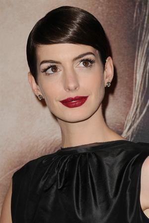 Anne Hathaway Les Miserables NY Premiere December 10-2012 