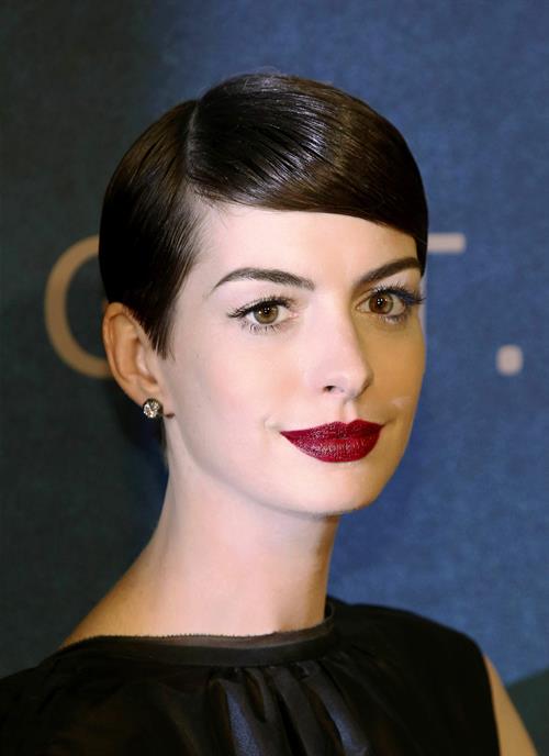 Anne Hathaway Les Miserables NY Premiere December 10-2012 