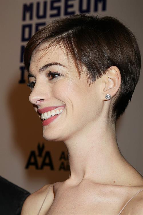 Anne Hathaway Attended the Museum of the Moving Image 27th Annual Black Tie Salute in New York Dec 11, 2012