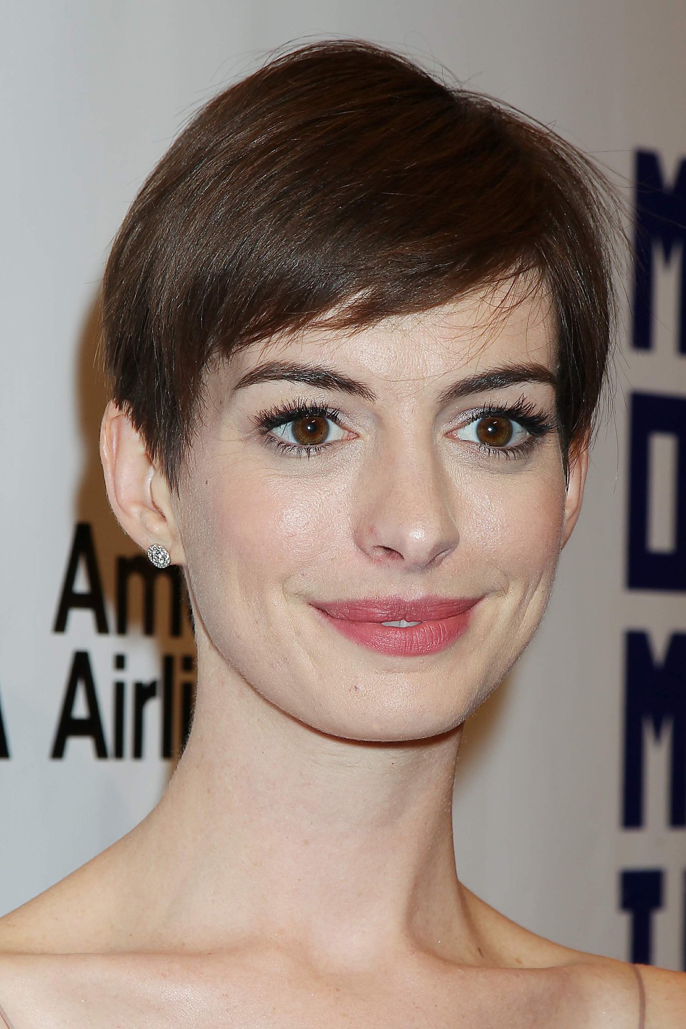 Anne Hathaway Attended the Museum of the Moving Image 27th Annual Black Tie Salute in New York Dec 11, 2012