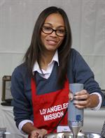 Zoe Saldana 75th Anniversary Of Los Angeles Mission Serving Thanksgiving Dinner To The Homeless