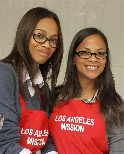 Zoe Saldana 75th Anniversary Of Los Angeles Mission Serving Thanksgiving Dinner To The Homeless