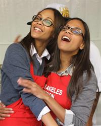 Zoe Saldana 75th Anniversary Of Los Angeles Mission Serving Thanksgiving Dinner To The Homeless