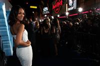Zoe Saldana ''Avatar'' Premiere in Los Angeles December 16, 2009   