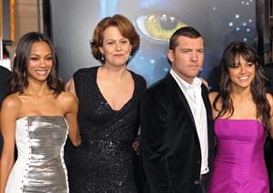 Zoe Saldana ''Avatar'' Premiere in Los Angeles December 16, 2009   