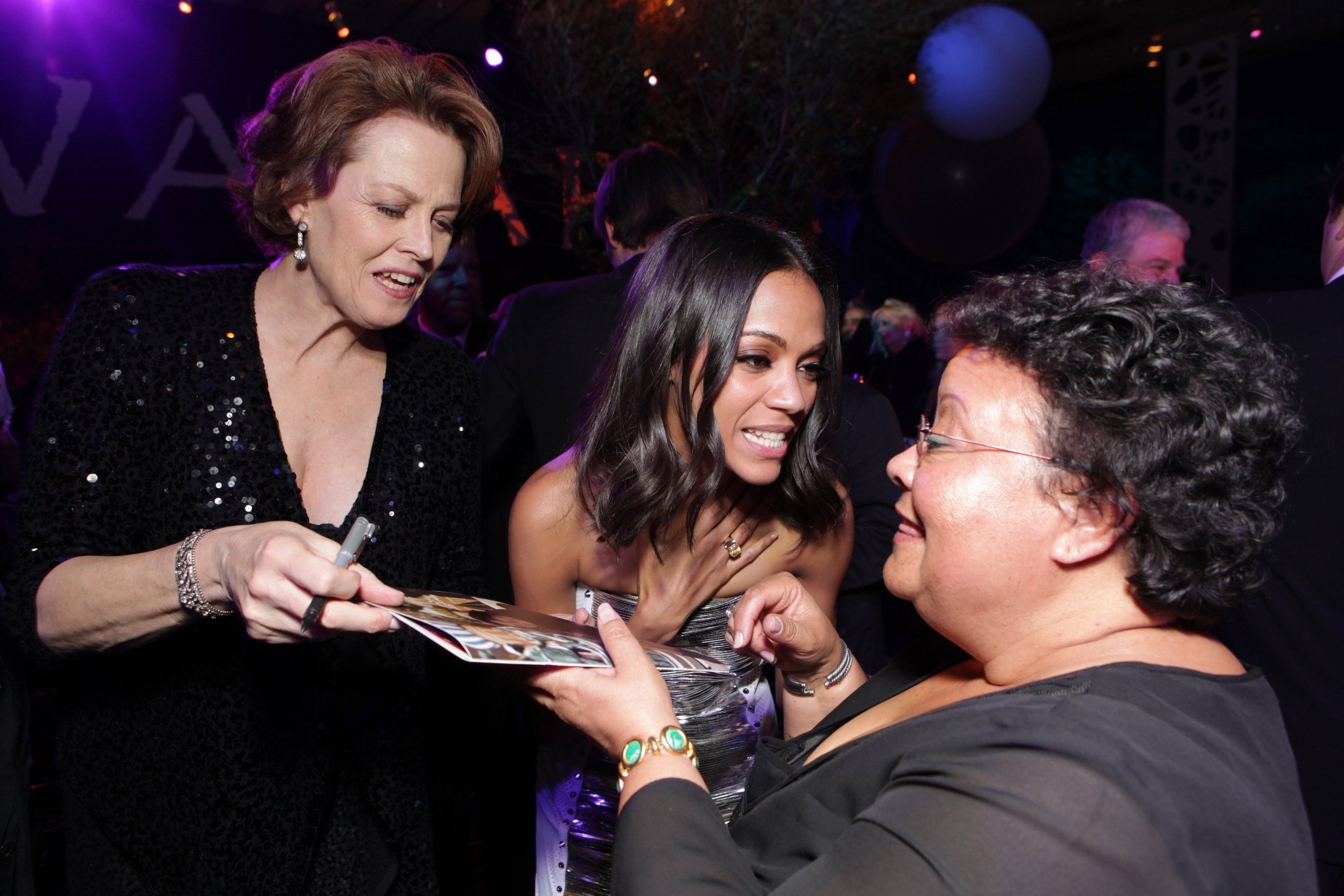 Zoe Saldana ''Avatar'' Premiere in Los Angeles December 16, 2009   