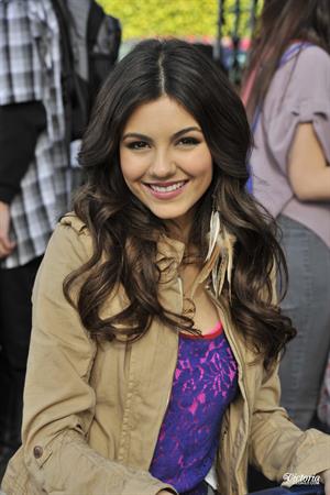 Victoria Justice Victorious Season 3-Episode 8 'April Fools' Blank' stills 