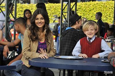 Victoria Justice Victorious Season 3-Episode 8 'April Fools' Blank' stills 