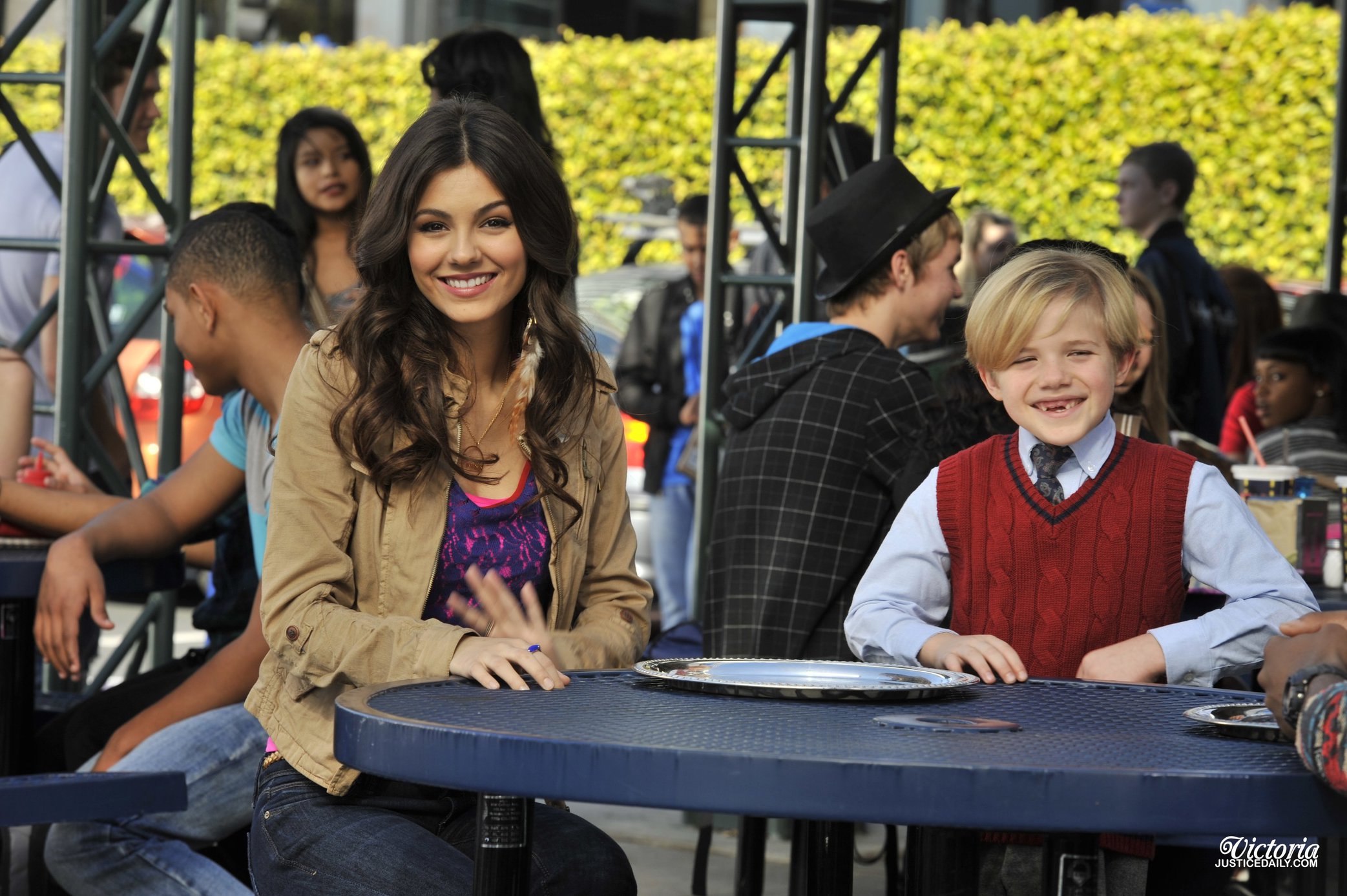 Victoria Justice Victorious Season 3-Episode 8 'April Fools' Blank' stills 