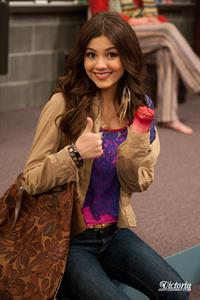 Victoria Justice Victorious Season 3-Episode 8 'April Fools' Blank' stills 