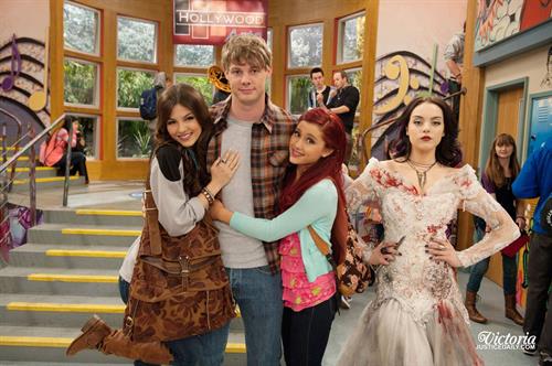 Victoria Justice fst Victorious - Three Girls and a Moose stills 