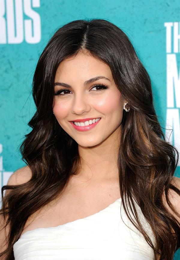 Victoria Justice - MTV Movie Awards at Universal Studios, Arrivals - June 3, 2012